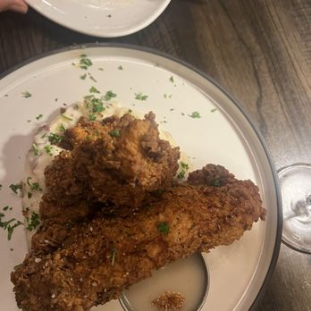 Q1227 Restaurant - Southern Fried Chicken and mash potatoes - New American Near Me - Roseville, California Q1227 Restaurant - Southern Fried Chicken and mash potatoes - New American Near Me - Roseville, California