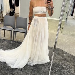 Before photo. No slip, same length throughout, thin waist band. Before photo. No slip, same length throughout, thin waist band.