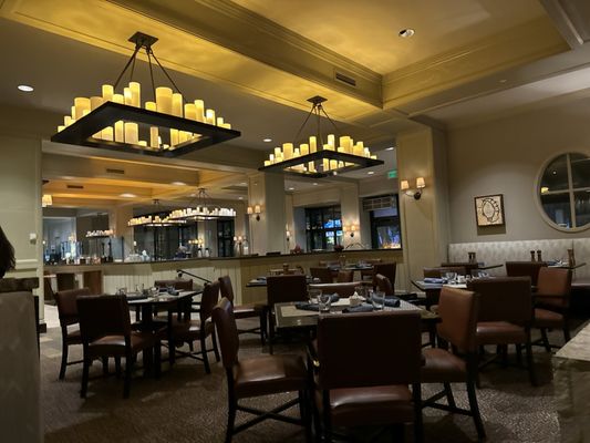 8100 Mountainside Bar & Grill by null