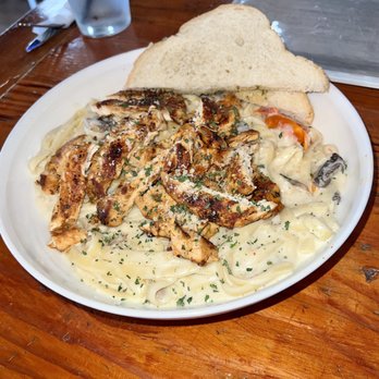 Crust Kitchen - Chicken Alfredo Dinner @hybrideater - Pizza Near Me - San Diego, California Crust Kitchen - Chicken Alfredo Dinner @hybrideater - Pizza Near Me - San Diego, California