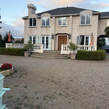 Cu Dona Winery - Beautiful home! - Wine Tasting Room Near Me - Cloverdale, California