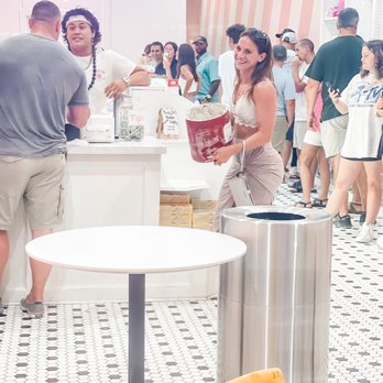 Ice Cream Shoppe - The last of the cookies and cream ice cream - Ice Cream & Frozen Yogurt Near Me - Destin, Florida