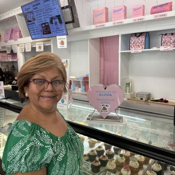 Leonard's Bakery - Entrance - Bakeries Near Me - Honolulu, Hawaii