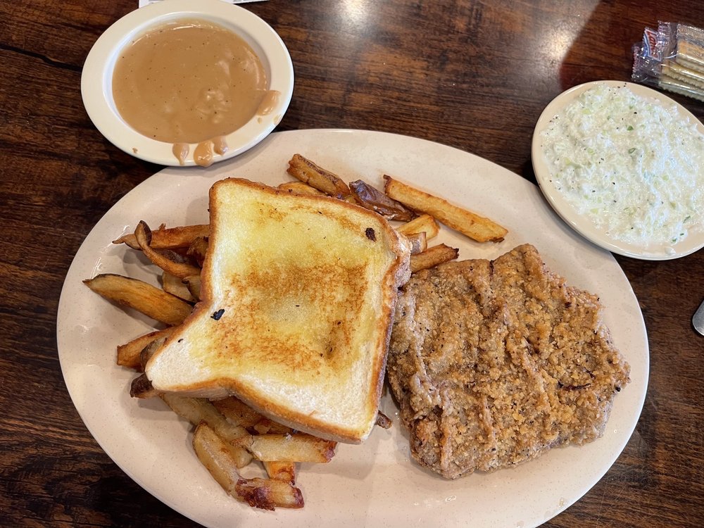 Mac's Restaurant Logo