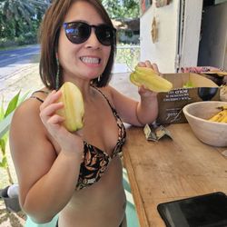 Waikane Fruit Stand - Complimentary star fruit