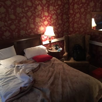 Hudson House River Inn - Small, poorly lit room with few amenities. - Bed & Breakfast Near Me - Cold Spring, New York Hudson House River Inn - Small, poorly lit room with few amenities. - Bed & Breakfast Near Me - Cold Spring, New York