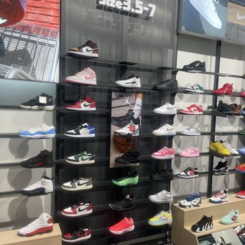 Foot Locker - Shoe Stores Near Me - New York, New York Foot Locker - Shoe Stores Near Me - New York, New York
