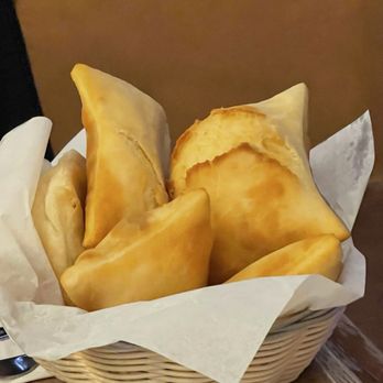 El Pinto - Sopapillas basket was Best thing on the table! - New Mexican Cuisine Near Me - Albuquerque, New Mexico