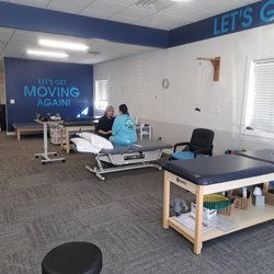 FYZICAL Therapy & Balance Centers - Lea treating a patient with vertigo.