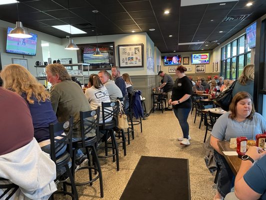 Goog's Pub & Grub by null