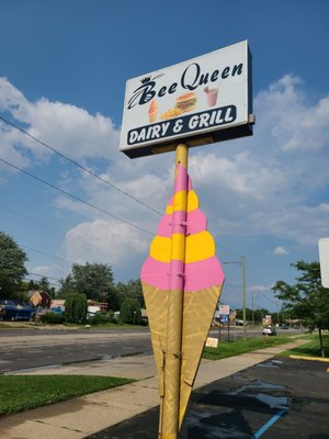 Bee Queen Dairy & Grill by null
