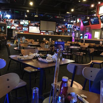 Buffalo Wild Wings - Completely empty floor. Where is our food?! - Sports Bars Near Me - Saint Robert, Missouri