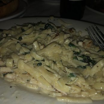 Prima Pasta Restaurant - Chicken Alfredo with Spinach - Italian Near Me - Houston, Texas Prima Pasta Restaurant - Chicken Alfredo with Spinach - Italian Near Me - Houston, Texas