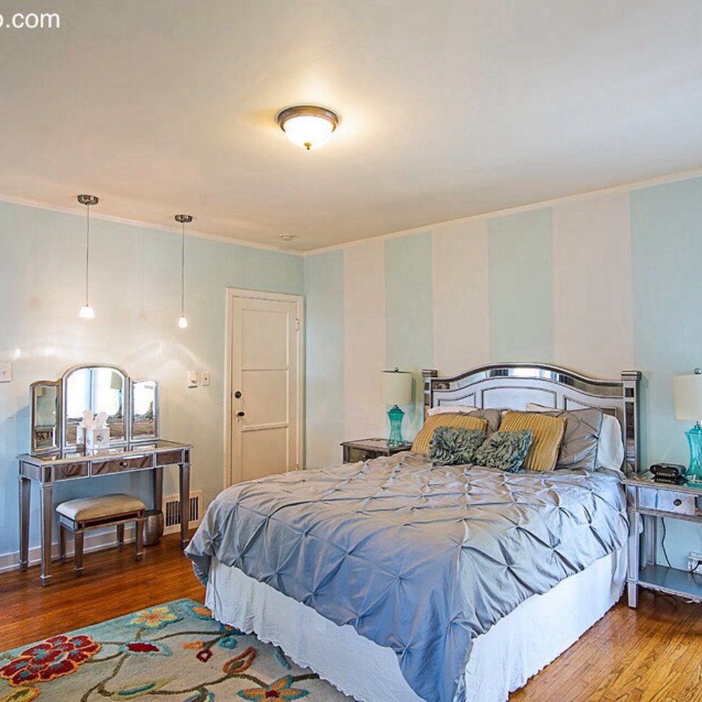 Cinema Suites Bed and Breakfast - Blue room - Bed & Breakfast Near Me - Los Angeles, California