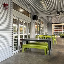 BurgerFi - Restaurant terrace