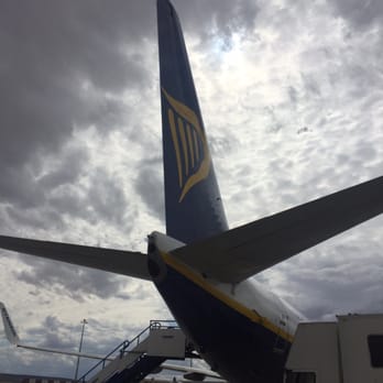 Aeropuerto de Zaragoza - Ryan Air - Airports Near Me - Zaragoza, V Aeropuerto de Zaragoza - Ryan Air - Airports Near Me - Zaragoza, V
