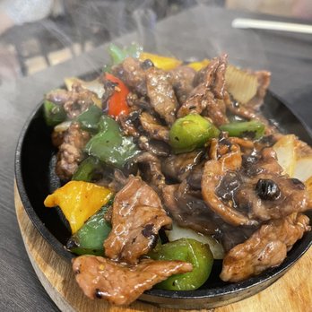 Yi Xin Cafe - 3/19/23 sizzling beef with black bean - Hong Kong Style Cafe Near Me - Honolulu, Hawaii Yi Xin Cafe - 3/19/23 sizzling beef with black bean - Hong Kong Style Cafe Near Me - Honolulu, Hawaii