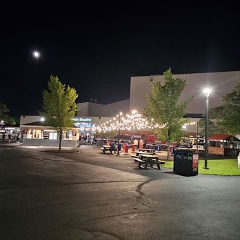 XFINITY Theatre - Outside near the bathroom - Music Venues Near Me - Hartford, Connecticut XFINITY Theatre - Outside near the bathroom - Music Venues Near Me - Hartford, Connecticut