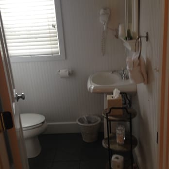 McBee Cottages - Bathroom - small, even for someone who's 5'4" - Hotels & Travel Near Me - Cannon Beach, Oregon McBee Cottages - Bathroom - small, even for someone who's 5'4" - Hotels & Travel Near Me - Cannon Beach, Oregon