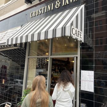 Crostini & Java - Line at the entrance of Crostini & Java - Coffee & Tea Near Me - San Francisco, California