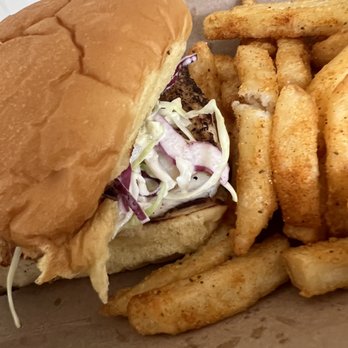 Crystal Coast Seafood - Fish (mahi) sandwich - Food Trucks Near Me - Charleston, South Carolina Crystal Coast Seafood - Fish (mahi) sandwich - Food Trucks Near Me - Charleston, South Carolina