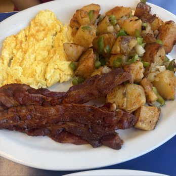 Bob & Edith's Diner - Manassas Corner - Eggs bacon and potatoes - Diners Near Me - Manassas, Virginia