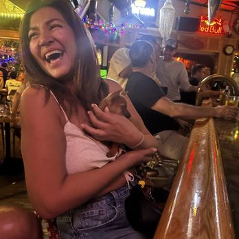 Arnold's Beach Bar & Grill - Dive Bars Near Me - Honolulu, Hawaii