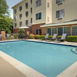 Fairfield Inn & Suites Roanoke Hollins/I-81 - Fairfield Inn & Suites Roanoke Hollins I-85 hotel near the Blue Ridge Parkway.