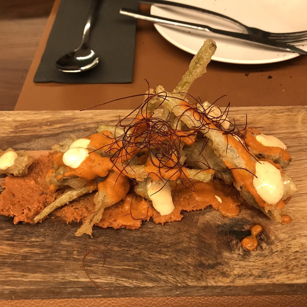 Fried artichoke with veggie paste