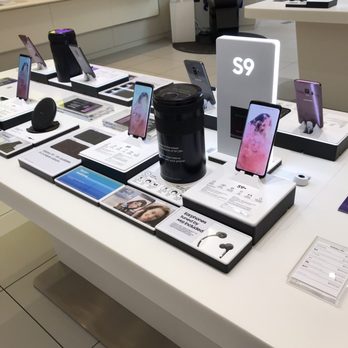 Samsung Experience Store - Electronics Near Me - Toronto, Ontario