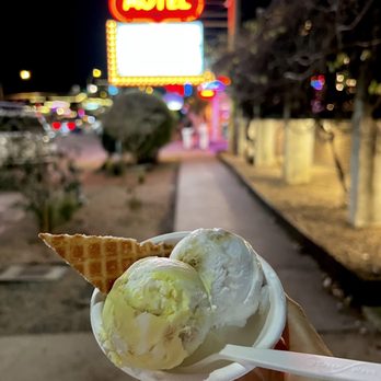 Jeni's Splendid Ice Creams - Banana Cream Pudding Cup - Ice Cream & Frozen Yogurt Near Me - Austin, Texas