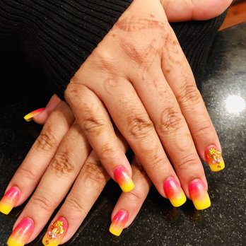 Divine Nail Spa - Nail Salons Near Me - Ashburn, Virginia