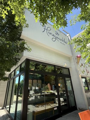 Honeysuckle Gelato Fenton by null