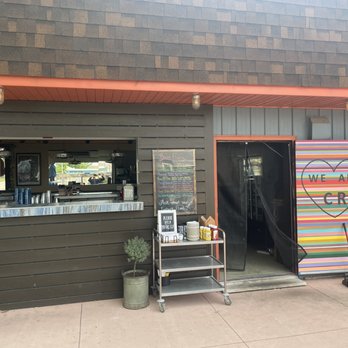 LP Street Food - Ice cream store in the outdoor area - Sports Bars Near Me - Cedar Rapids, Iowa
