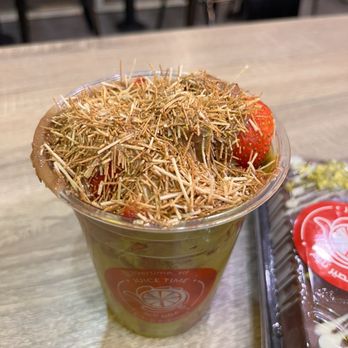 Juice Time & Papa Kanafa - Dubai Strawberry Chocolate cup - Desserts Near Me - El Cajon, California