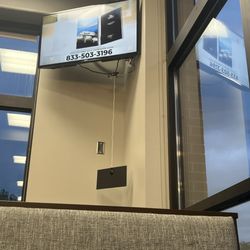 Martin's Super Market - Tv with afterthought antenna hanging off it