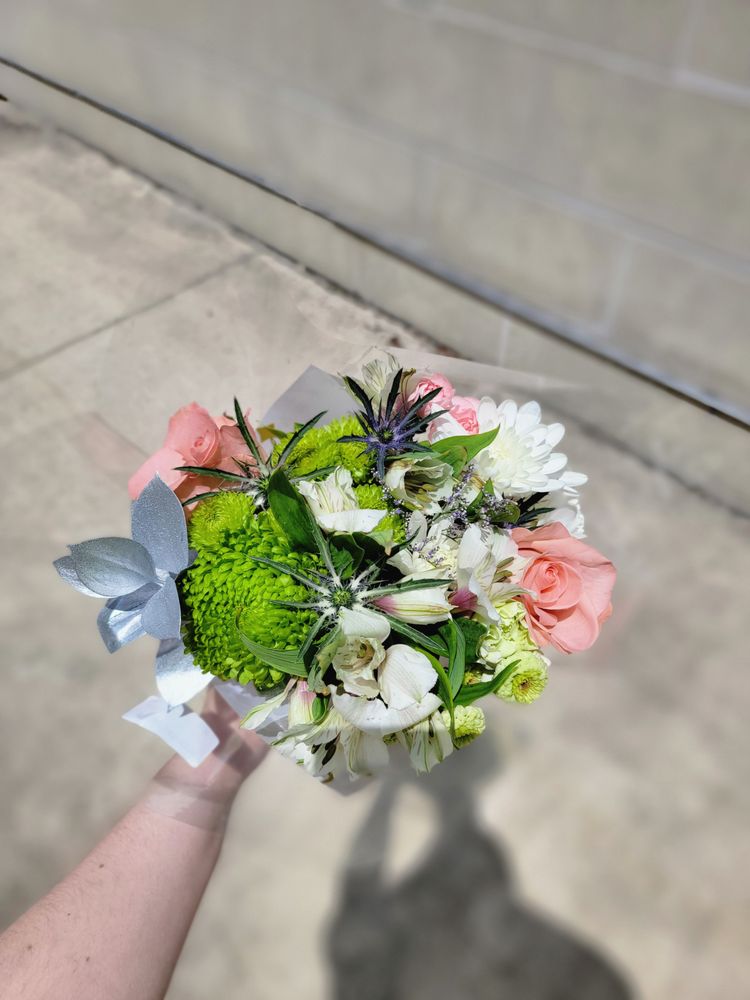 BLUE IRIS FLOWERS Updated September 2024 25 Reviews 918 Frederick