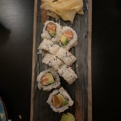 Izumi Japanese Restaurant - Salmon Avocado Roll