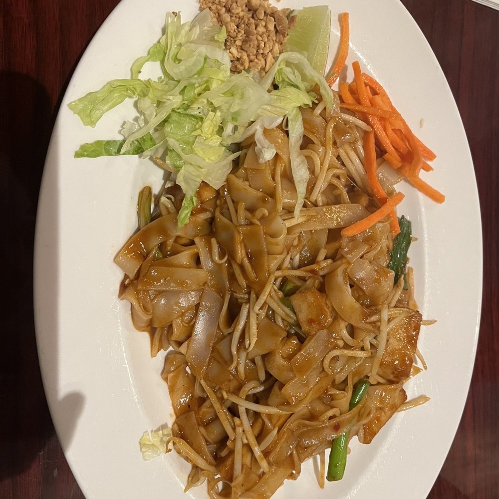 Da Nang Restaurant - 112. Imitation Chicken Pad Thai - Vietnamese Near Me - Olympia, Washington Da Nang Restaurant - 112. Imitation Chicken Pad Thai - Vietnamese Near Me - Olympia, Washington