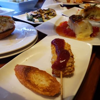 Ciutat Comtal - Crispy Camambert w/ Berry Sauce and Crustini - Tapas Bars Near Me - Barcelona, B