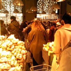 Merkur Markt - Big crowd here before the Xmas holiday!