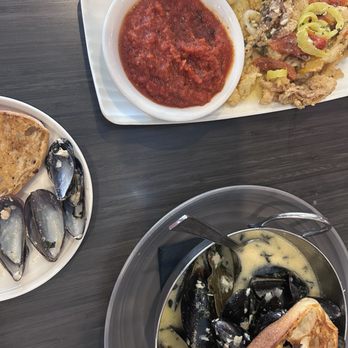 Samuel Slater's Restaurant - Calamari , mussels - New American Near Me - Webster, Massachusetts Samuel Slater's Restaurant - Calamari , mussels - New American Near Me - Webster, Massachusetts