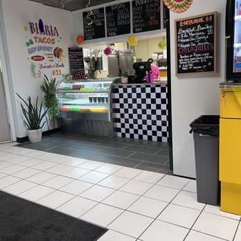 La Taquiza - the inside of a restaurant - Mexican Near Me - Highland Park, Illinois