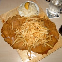Sandbacher Hof - Unser XXL Schnitzel 1kg
