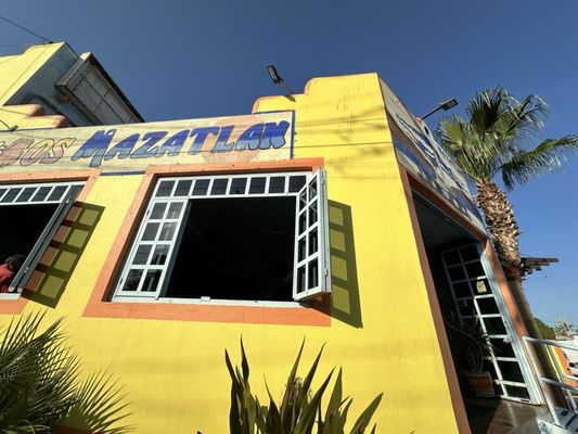 Mariscos Mazatlán by null