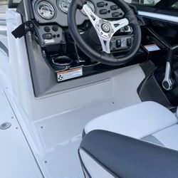 Muniz detailing