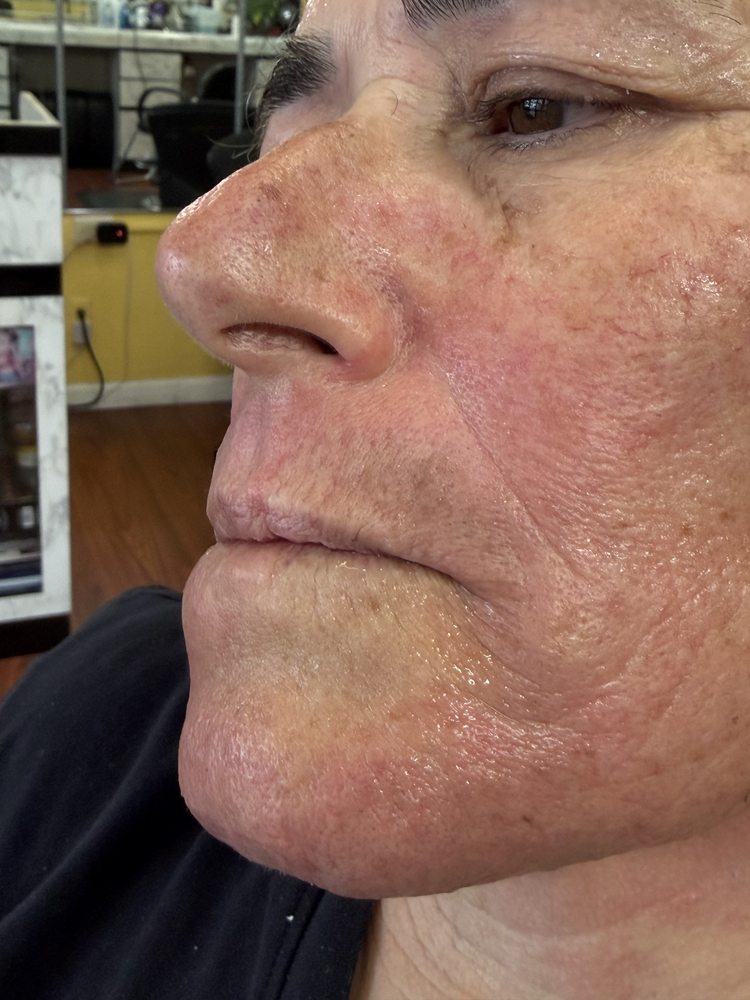 Yunica Threading Salon Logo