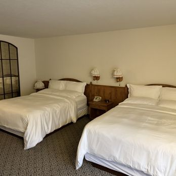 Enzian Inn - Beds - Hotels Near Me - Leavenworth, Washington