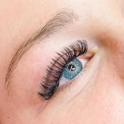 Lash Spa Boutique - Volume lash extensions
D curl 9-13mm
Doll Eye