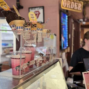 The Plush Horse - Ice Cream & Frozen Yogurt Near Me - Palos Park, Illinois